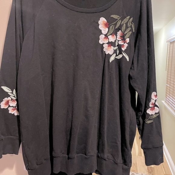 torrid Sweaters - Torrid size 1 floral sweat shirt